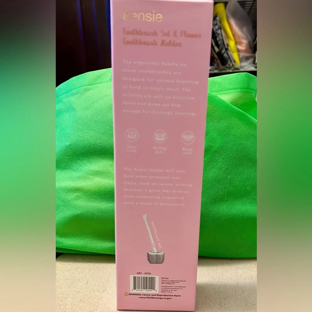 KENSIE 3 Piece Toothbrushes & Daisy Holder Set NEW - Picture 2 of 6